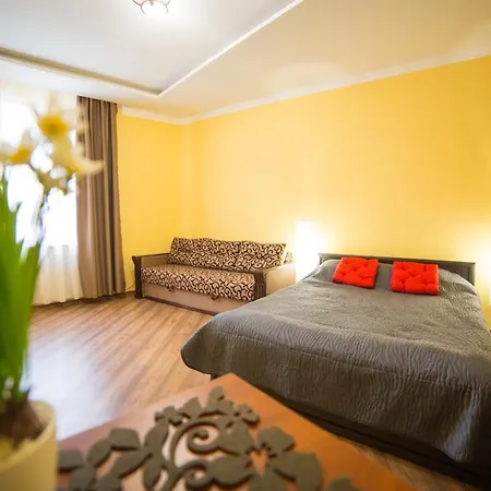 Cozy In Khmelnitsky Str. Apartment *